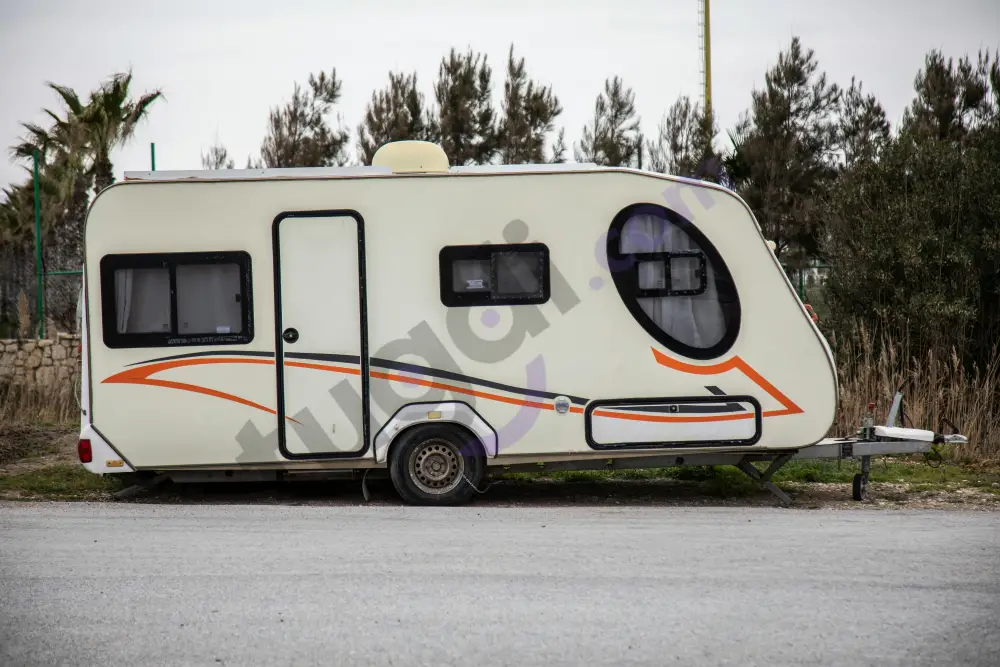 VEHICLES /RVs & Campers / Winnebago 